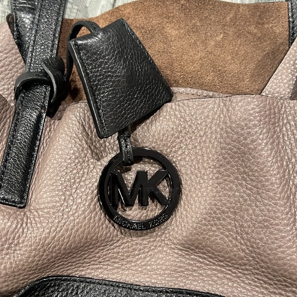 Michael Kors X-Large Colgate Grab Bag - Picture 2 of 8